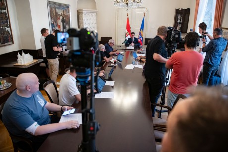 Szigorú feltételek mellett, egy bajnoki szezonra átveszi a város a Fehérvár FC-t